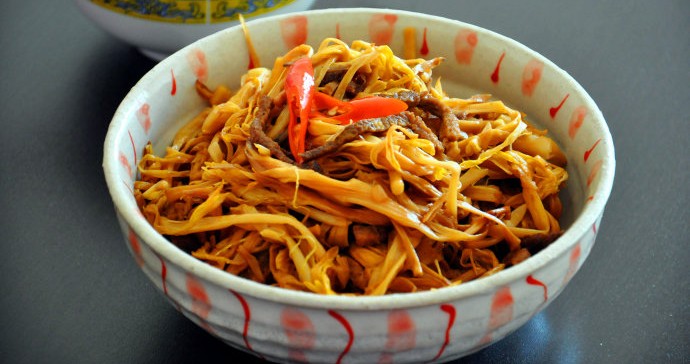 肉絲燒黃花菜的做法 肉絲燒黃花菜的做法