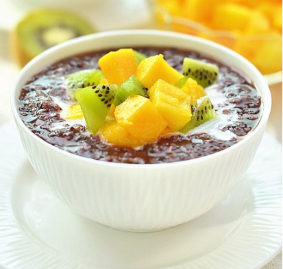 椰香黑米水果粥的做法 椰香黑米水果粥的做法