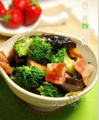 西蘭花炒培根的做法 西蘭花炒培根的做法