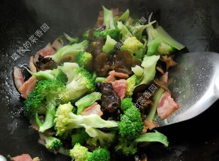 西蘭花炒培根的做法圖文步驟