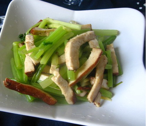 芹菜拌炒香干的做法 芹菜拌炒香干的做法