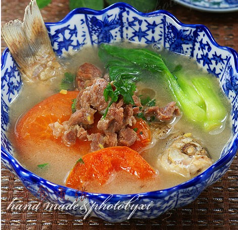 �~���r������