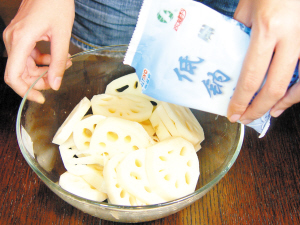 �r����ըźƬ�������D�Ĳ��E