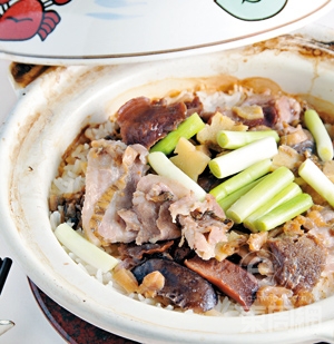 梅菜黑豚肉煲仔飯的做法 梅菜黑豚肉煲仔飯的做法