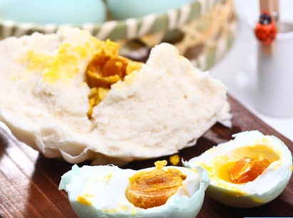 腌咸鴨蛋的做法 腌咸鴨蛋的做法