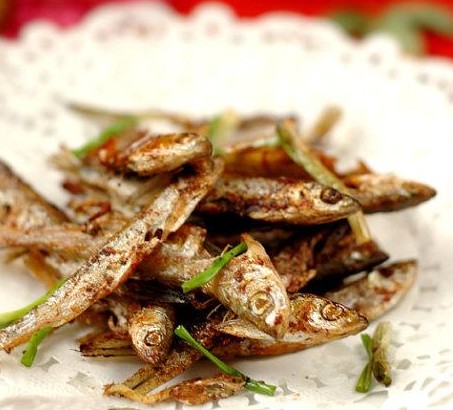 ��ɫ���~������