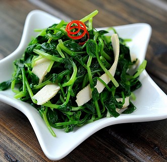 豌豆苗拌香干的做法 豌豆苗拌香干的做法