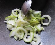 �㳴�˹ϵ������D�Ĳ��E