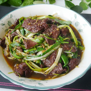 青蒜炒鴨血的做法 青蒜炒鴨血的做法