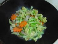 ����⳴���˵������D�Ĳ��E