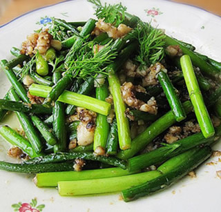 魚片炒蒜苔的做法 魚片炒蒜苔的做法