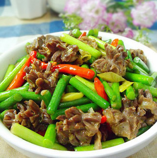 蒜薹菊花胗的做法 蒜薹菊花胗的做法