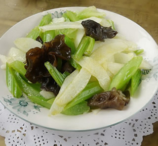 西芹炒山藥的做法 西芹炒山藥的做法