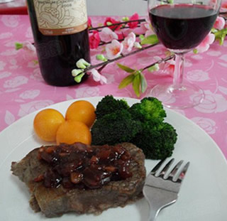 情人節(jié)晚餐:紅酒黑胡椒牛排的做法 情人節(jié)晚餐:紅酒黑胡椒牛排的做法
