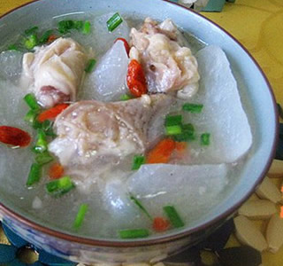 白蘿卜枸杞燉羊蹄的做法 白蘿卜枸杞燉羊蹄的做法