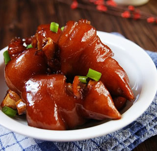 啤酒燜豬蹄的做法 啤酒燜豬蹄的做法