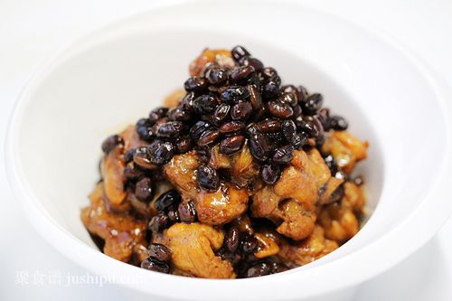 冬季進(jìn)補(bǔ)上品 黑豆?fàn)F高原雞的做法 www.sk010.cn
