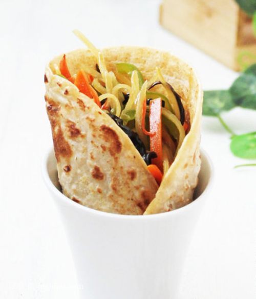 營(yíng)養(yǎng)早餐 全麥餅卷素什錦的做法 www.sk010.cn