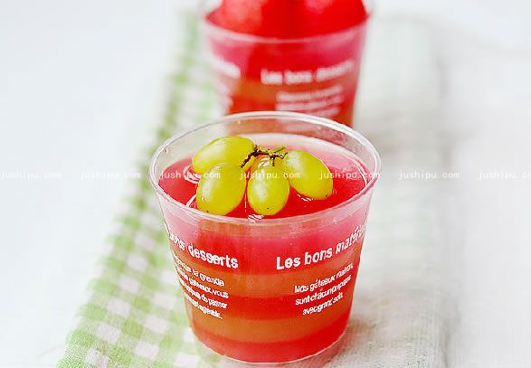 西瓜青提果凍杯的做法 www.sk010.cn