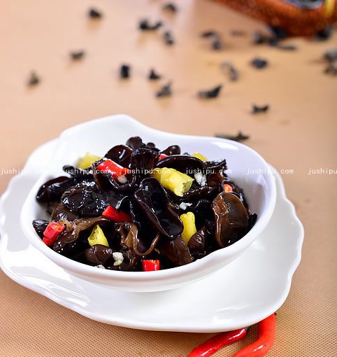 爽口木耳的做法 www.sk010.cn