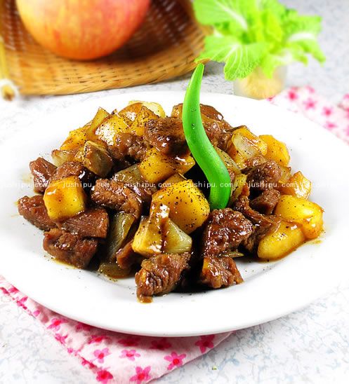 黑椒蘋果牛肉粒的做法 www.sk010.cn