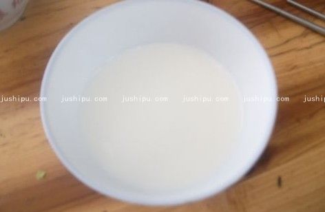 草莓焦糖松餅的做法 www.sk010.cn