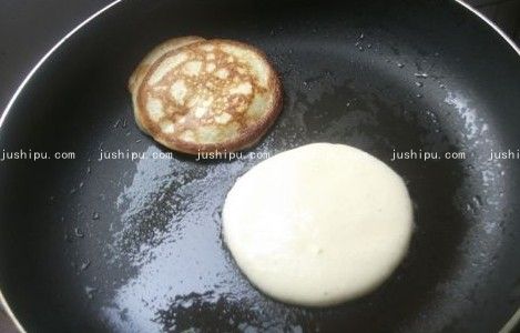 草莓焦糖松餅的做法 www.sk010.cn