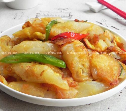 蛋煎豬腸粉的做法 www.sk010.cn