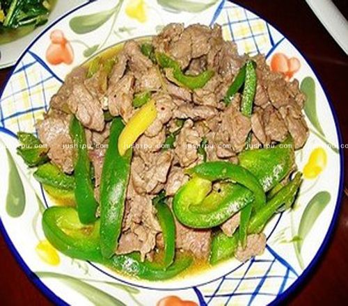 青椒牛肉的做法 www.sk010.cn