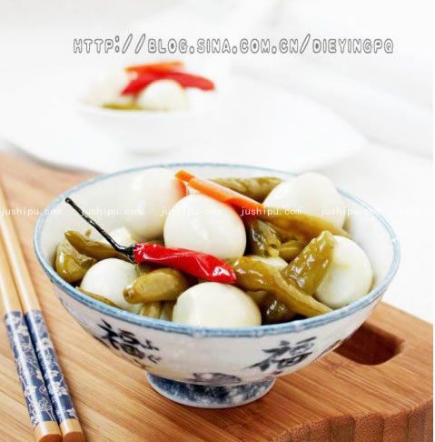 泡椒鵪鶉蛋的做法 www.sk010.cn