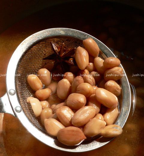 水煮花生米的做法 www.sk010.cn