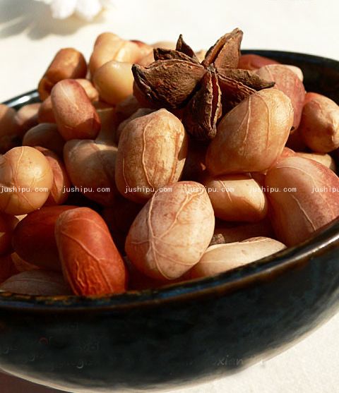 水煮花生米的做法 www.sk010.cn