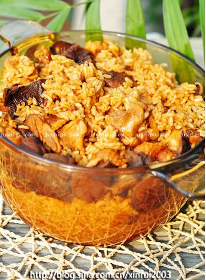 松蘑雞肉煲仔飯的做法 www.sk010.cn