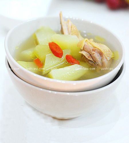 佛手瓜枸杞燉土雞的做法 www.sk010.cn