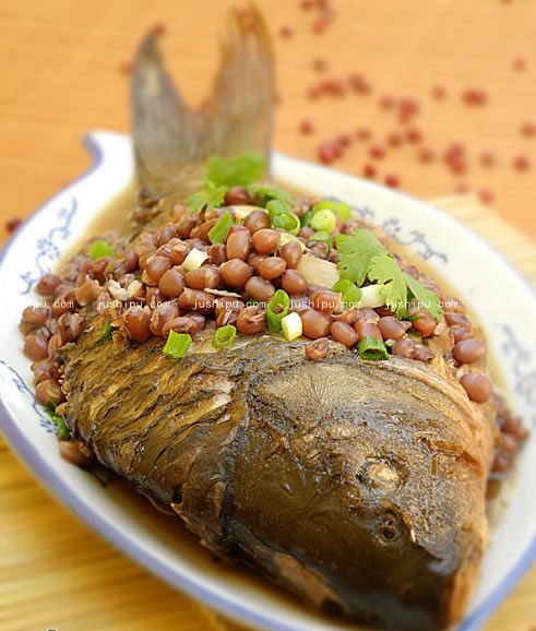 紅小豆?fàn)F鯉魚的做法 www.sk010.cn