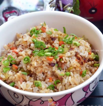 臘味時蔬便當?shù)淖龇?www.sk010.cn